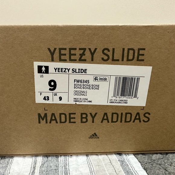 Adidas yeezy slides - Picture 2 of 6